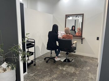 シェアサロン レノール(SHARE SALON LENORL)の写真/全席半個室◎カウンセリング～仕上げまで1人のスタイリストが担当♪落ち着いたプライベート空間☆