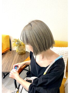 イチエ(icie) グレージュカラー×ミニボブ
