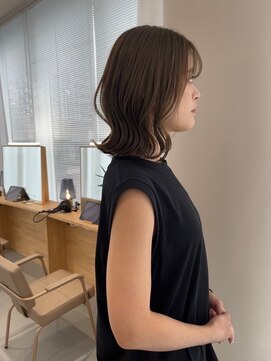 イノセントヘア(innocent.hair) くびレイヤーエモージュオリーブベージュレイヤーカットミディ