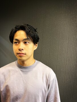 リリー(Lily) くせ毛をいかしたパーマ風センターパート