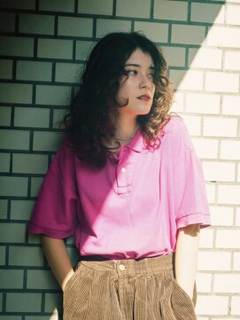 ドゥーア 代官山(Door) カーリーヘアが魅力的なミディアムヘア