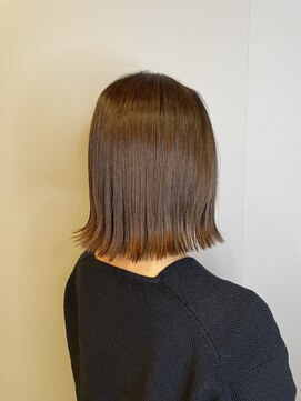 ブロッサム 東久留米店(Blossom) 20代30代40代外ハネアッシュグレージュ肩ライン耳掛け