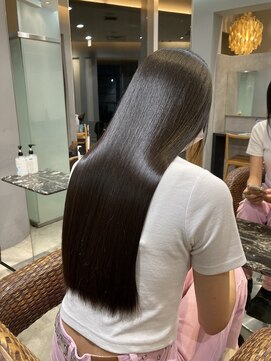 クーラ(Cura) 【Cura原宿】湿気対策・美髪アルカリ矯正ロング・艶ブラウン