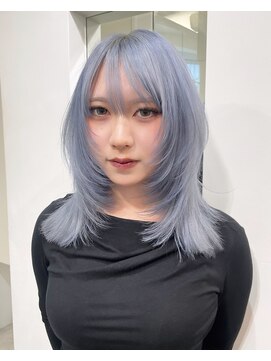 ジーナ オモテサンドウ(XENA) ブルーシルバー×ウルフカット×水色カラー×ケアブリーチ
