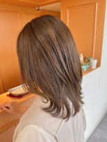 イースト(YEAST)&nbsp;くびれミディ レイヤースタイル 透明感ベージュ イルミナカラー