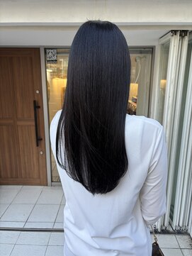 インビテーション(invitation) ストレートヘアとブルーグレーカラー