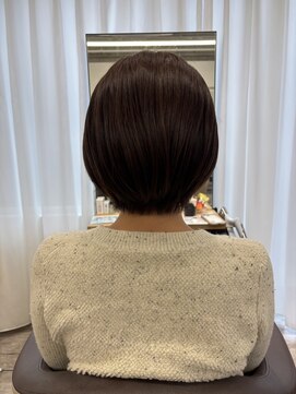ウイ バイ ファースト 北四番丁店(u'i by first) 艶ブラウン×女性らしい丸みショートボブ