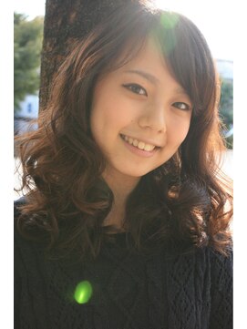 ジェイヘア(j hair) 暗髪カラーでツヤ出しカール