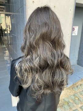 スリー(THREE) ラベンダーグレージュ×ハイライト