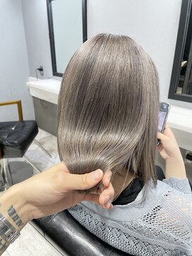 ロイオブジゼル(roi of GiseL) シルバーグレー【博多天神】@halu_the_world