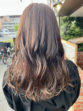 ビグディーサロン 武庫川(BIGOUDI salon) 顔まわりがおしゃれ。ロングレイヤーカット