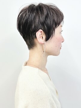 モリオ(morio) =大人ショート刈り上げくびれショート前下がりショート30代40代