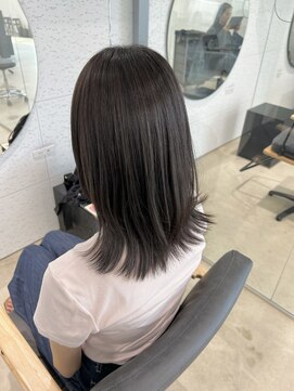 ビーヒアナウ N゜03 金沢駅西店(BE HERE NOW) 大人っぽい暗髪/グレージュ