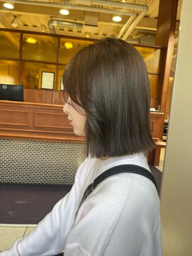 美容室エクストラアーツジャパン(X ARTS JAPAN) パツっと切りっぱなしボブ 顔回りレイヤー