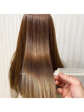 イーラヘアー(ERA HAIR) チョコレートベージュ×韓国風ロング×ツヤ髪プレイングカラー