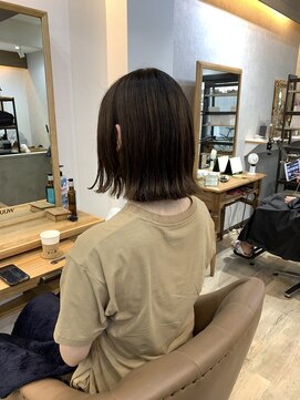 ジーニー(GeeNY) パツっと切りっぱなし外ハネボブ