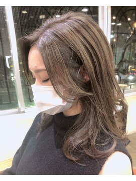 ナンバー ジルバ 立川(N° jillva) 顔まわりカット/韓国風レイヤーカット/ペールベージュ