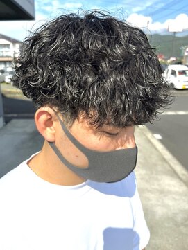 リット×ベリエ(Lit.×belier) ツイストスパイラルパーマ波巻きスパイラルパーマツーブロック