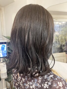 アミュレ(Amule) 透明感のあるグレージュカラー鎖骨ミディアムくびれヘア小田急線