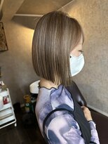 ホワイト(WHITE HAIR@NICOLA)&nbsp;ハイライトベージュカラーデザインカラーボブ切りっぱなしボブ