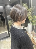 くびれショート×透明感アッシュグレーカラー
