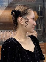 マッシュ アドベ 八戸ノ里(MASHU ADOBE)&nbsp;クリスマスヘア/アレンジ/個性派ツイストツイン