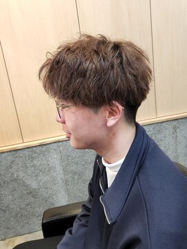 ニアウ 伊勢崎連取店(Niau) 刈り上げセンターパートツイストスパイラルパーマ