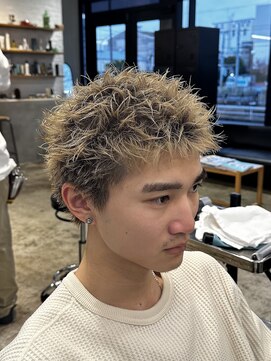 ザデイ カットアンドカルチャーショップ(THE DAY CUT&CULTURE SHOP) ハイトーンスパイキーショート