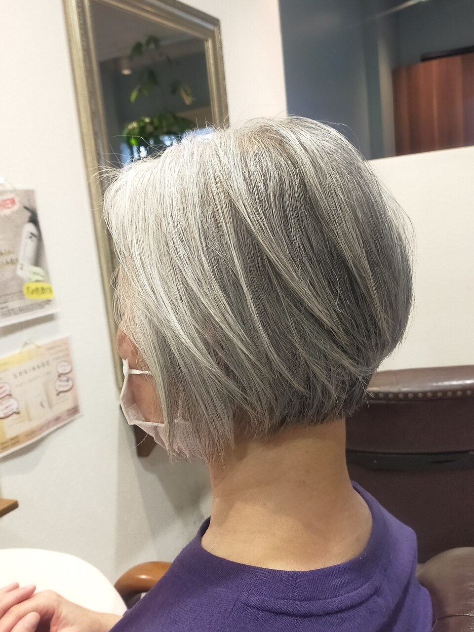 50代60代70代/ショートボブ/グレイヘア/前下りショートボブ