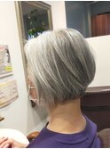 50代60代70代/ショートボブ/グレイヘア/前下りショートボブ