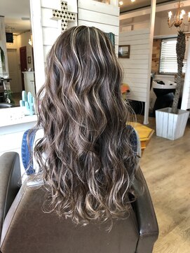 ベルズヘアー(Belle's Hair) がっつりハイライト