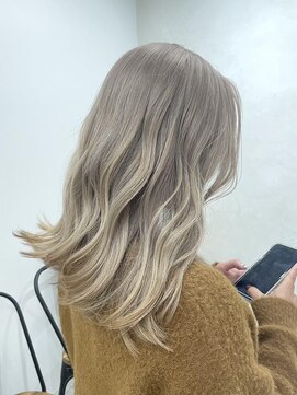 ジゼル(gisele) (飯塚)ホワイトグレージュ