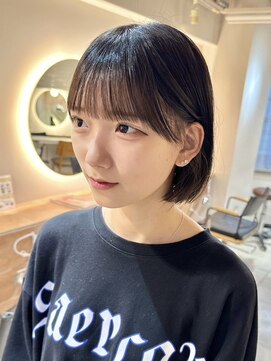 ヒビヲ(HIBIO) ショートボブベージュカラー切りっぱなしボブショートヘア横浜