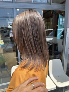 サムハウ(SOMEHOW) highlight White beige