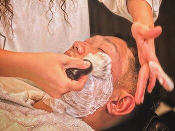 クイーンズバイジェントルマンバーバー(queens by gentlemanBarber)の写真/シェービングは、昨日の疲れを吹き飛ばし、新しい1日を力強く始める最高の儀式。