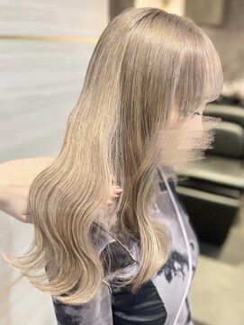 エルバイラビス 大宮(elu by lovis) 《chihina》ホワイトグレージュ/ブリーチカラー/艶カラー/韓国