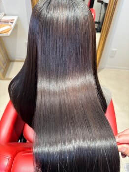ヘアメディカルサロン 福岡の写真/【髪の広がりやクセが気になる方に】真っ直ぐすぎないナチュラルストレートで、扱いやすい美髪に導きます♪