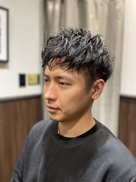 ラヴィニュー 秋葉原 神田(LAVIE NEW) #フェザーパーマ#刈り上げ#センターパート#波打ちパーマ