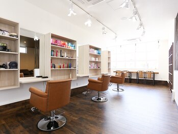 ラフラハ(LafuLaha)の写真/地域密着、老若男女幅広い層から高支持◎歴の長いベテランスタイリストが一人ひとりの要望を汲み取り提案。