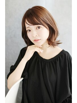 シャンティ 目白(SHANTi) ミディアム_透け感バングのエギョモリスタイル