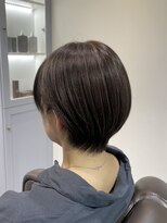 ロエ(loe)&nbsp;軽やかなショートボブと繊細なハイライト。脱白髪染め