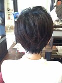 抜け感ショートで小顔見え