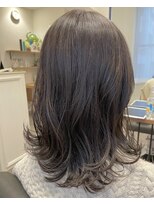 トゥッカ(TUKKA.) 伸ばしかけミディアム×グレージュ