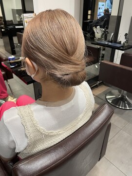 ネオリーブ シュシュ 神保町店(Neolive susu) タイトシニヨン