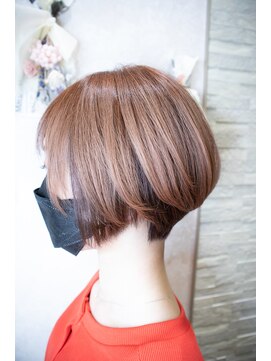 オラ ボーテ(Aura Beaute) 20代30代40代大人かわいい インナーカラー ショートスタイル