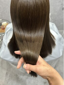 クレヴィア ヘア ビューティー(crevia hair beauty)の写真/【グローバルミルボン取扱店★】ブリーチやストレートした髪も艶やかにまとまる、新感覚の抜群の手触りを♪