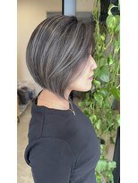 ハイク(HYKE)&nbsp;白髪ボカシハイライト/ショート/前下がりボブ