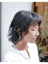 ヤイカ(YAYKA)&nbsp;黒髪ウルフ風パーマ