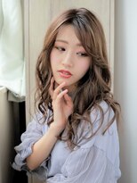 ルティア(Lutia) ベージュカラー 斜めバング ゆるウェーブ ★★