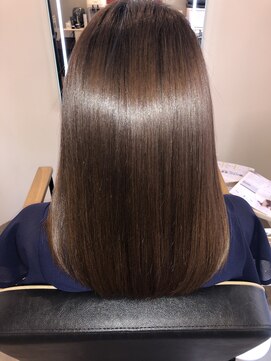 アールサロン アオヤマ(Rr SALON AOYAMA) プラチナミネコラロブ